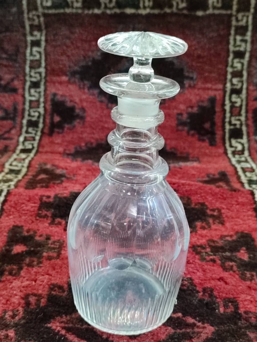 Explore our collection of Georgian decanters! Find the perfect 1805 mushroom-stopper piece in great condition. Buy now for your vintage collection!
