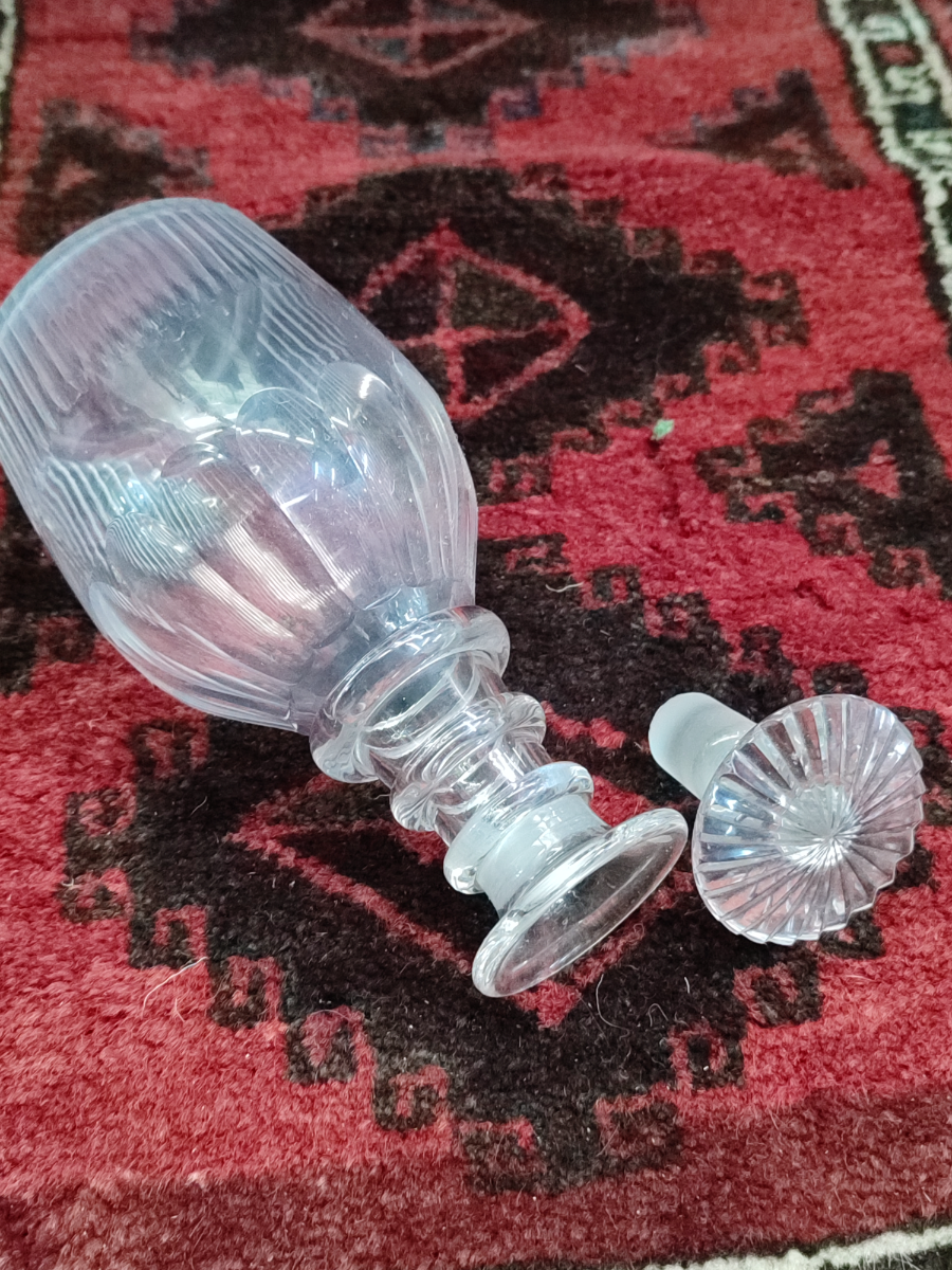 Explore our collection of Georgian decanters! Find the perfect 1805 mushroom-stopper piece in great condition. Buy now for your vintage collection!