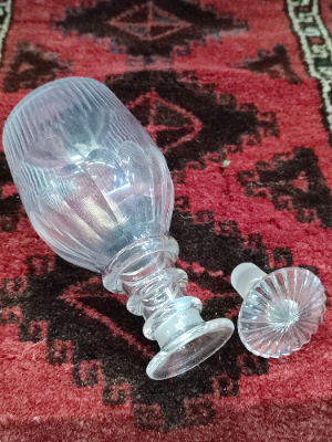 Explore our collection of Georgian decanters! Find the perfect 1805 mushroom-stopper piece in great condition. Buy now for your vintage collection!