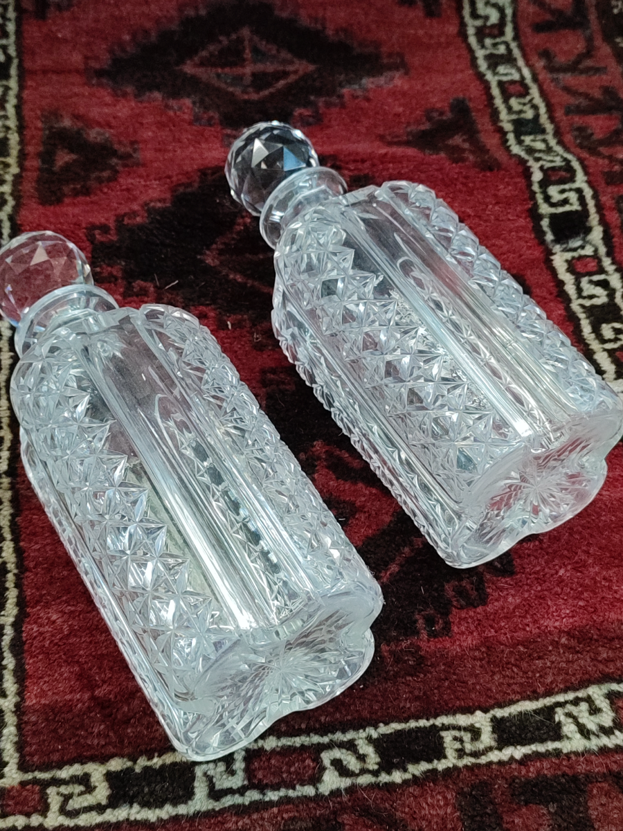 Discover our single remaining Edwardian cut glass decanter in good condition. Own this antique treasure today - don't miss out!