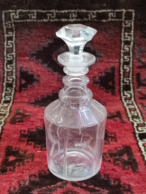 Discover our splendid Regency decanter from 1820-40 in excellent condition. Hurry to our online store, compare specs and add elegance to your collection now!