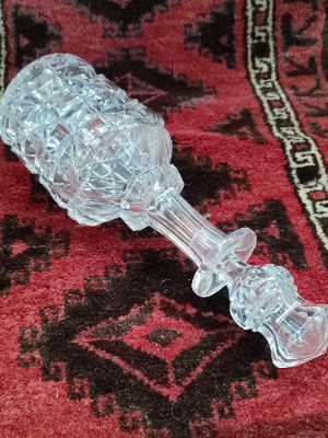 Discover our stunning Victorian cut glass decanter with matching stopper. Unique design, perfect for your home. Shop now and add vintage elegance to your décor.