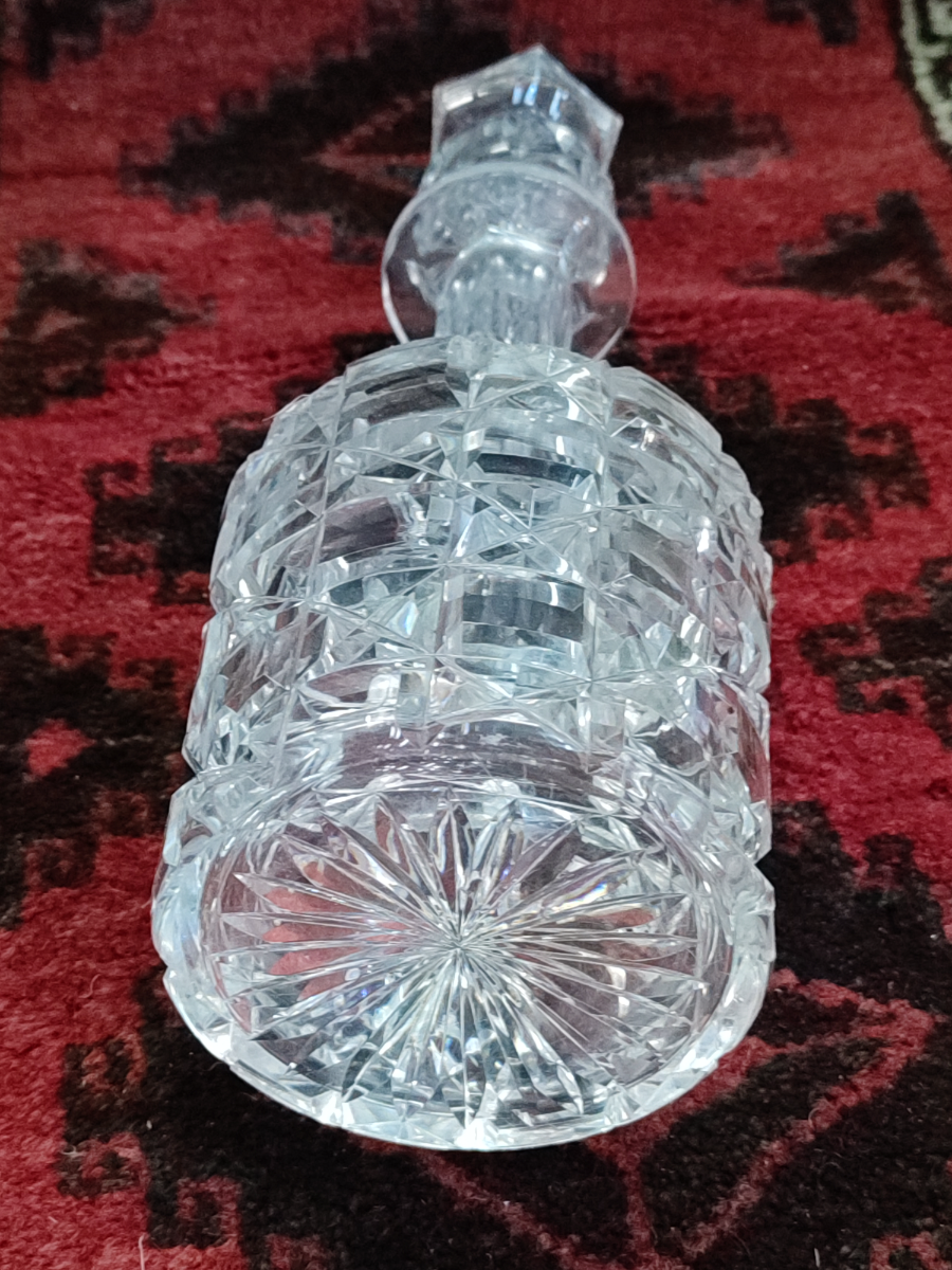 Discover our stunning Victorian cut glass decanter with matching stopper. Unique design, perfect for your home. Shop now and add vintage elegance to your décor.