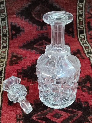 Discover our stunning Victorian cut glass decanter with matching stopper. Unique design, perfect for your home. Shop now and add vintage elegance to your décor.