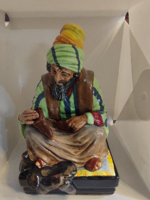Discover our Royal Doulton Cobbler figurine, designed by Charles Noke. Issued between 1922-1939, gracefully 22cm tall and in prime condition. Shop now!