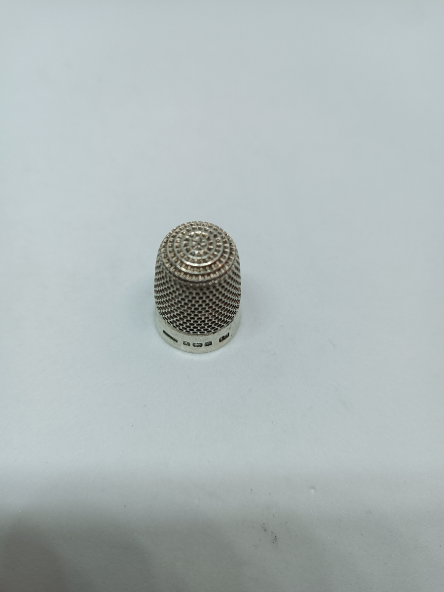 Discover our rare Silver Thimble from Birmingham 1924 by H.G & Son Ltd. A perfect addition to your vintage collection! Shop now to secure this unique piece.