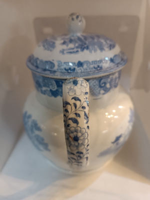 Discover our range of rare antique Copeland Spode teapots. Dated circa 1890, in great condition and perfect for collectors. Shop now!