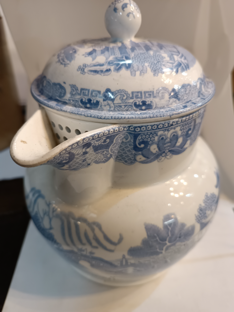 Discover our range of rare antique Copeland Spode teapots. Dated circa 1890, in great condition and perfect for collectors. Shop now!