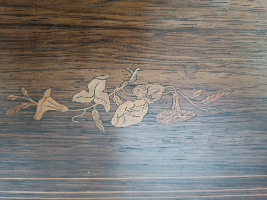 Discover our Victorian wooden Swiss music box with stunning satinwood inlay. Easy to use with start/stop function and change lever. Measurements: 52x24x15cm. Shop now to bring this musical charm to your home!