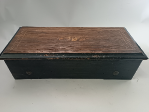 Discover our Victorian wooden Swiss music box with stunning satinwood inlay. Easy to use with start/stop function and change lever. Measurements: 52x24x15cm. Shop now to bring this musical charm to your home!