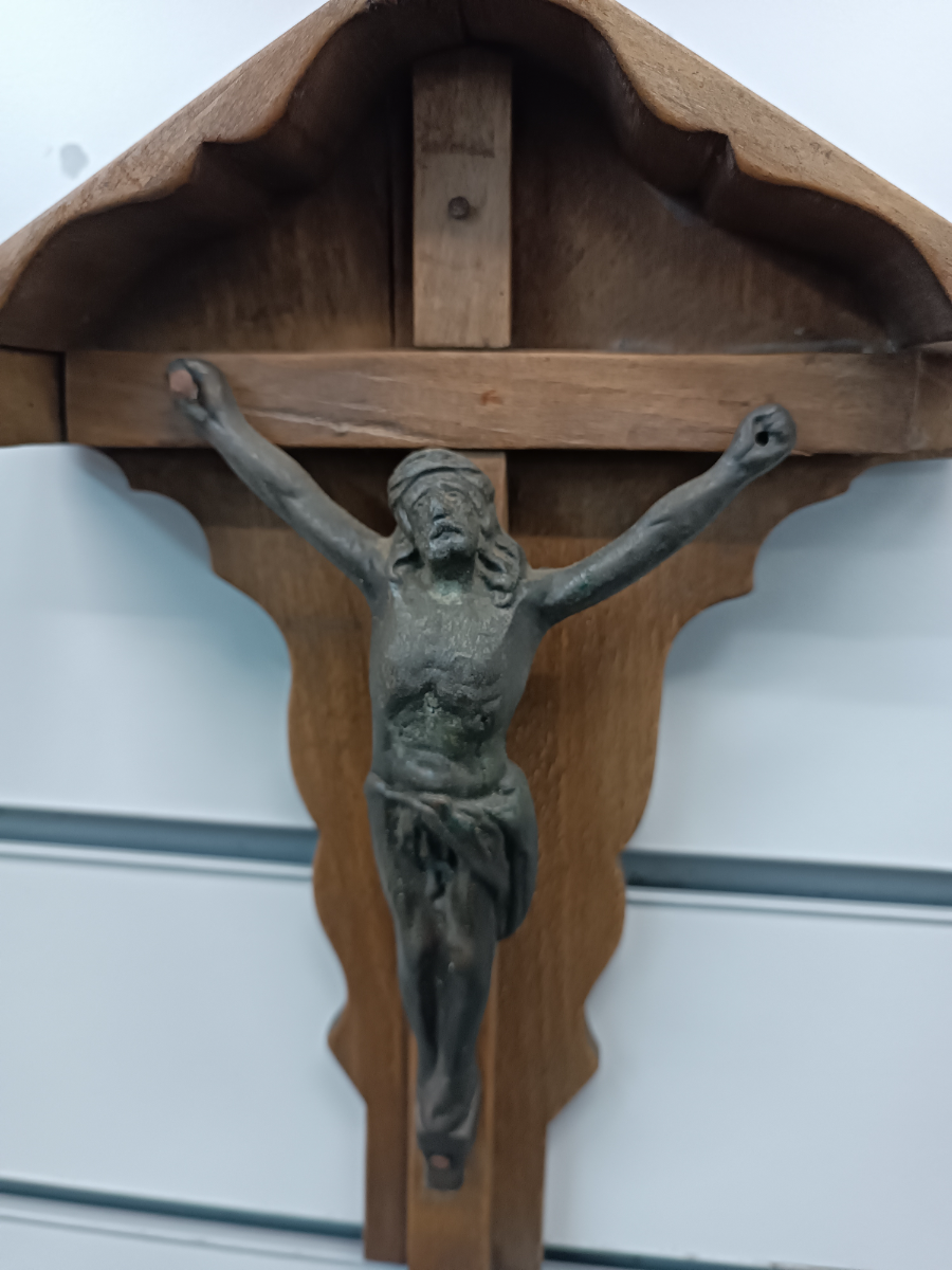 Discover our range of antique wooden crucifixes, like this 18-19th century piece from a French church. Explore now, buy & cherish the uniqueness.