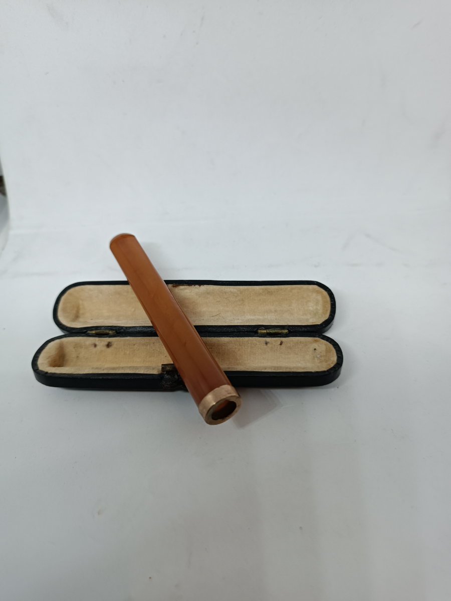A Mid 20th Century Bakelite Cigarette Holder