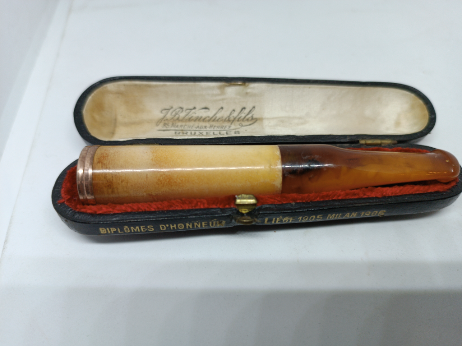 Experience the elegance of smoking with our Belgium-made Amber Cheroot Holder. Comfortable grip, heat-protective, and visually appealing! Shop now, enhance your smoking experience.