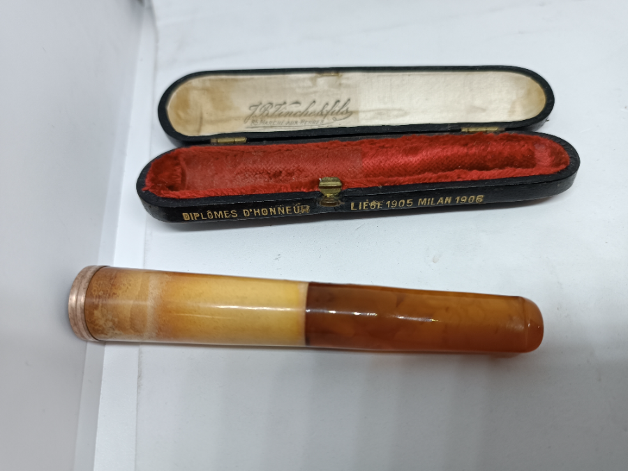 Experience the elegance of smoking with our Belgium-made Amber Cheroot Holder. Comfortable grip, heat-protective, and visually appealing! Shop now, enhance your smoking experience.