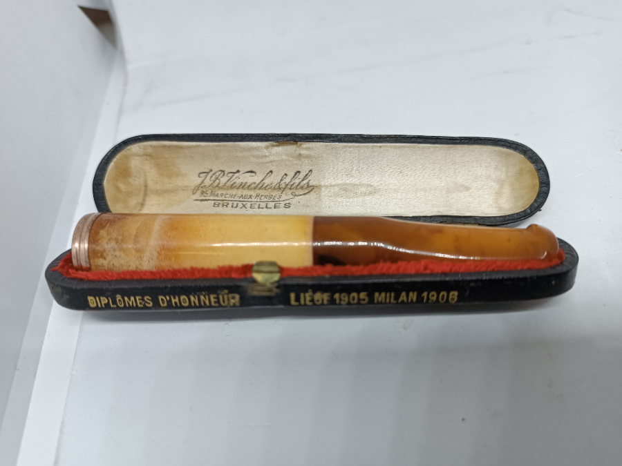 Experience the elegance of smoking with our Belgium-made Amber Cheroot Holder. Comfortable grip, heat-protective, and visually appealing! Shop now, enhance your smoking experience.