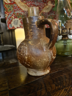 Discover our collection of 16th-century medallions, featuring the stunning 1588 Philippe Von Lomont. Admire intricate details like Amsterdam's coat of arms. Shop now!