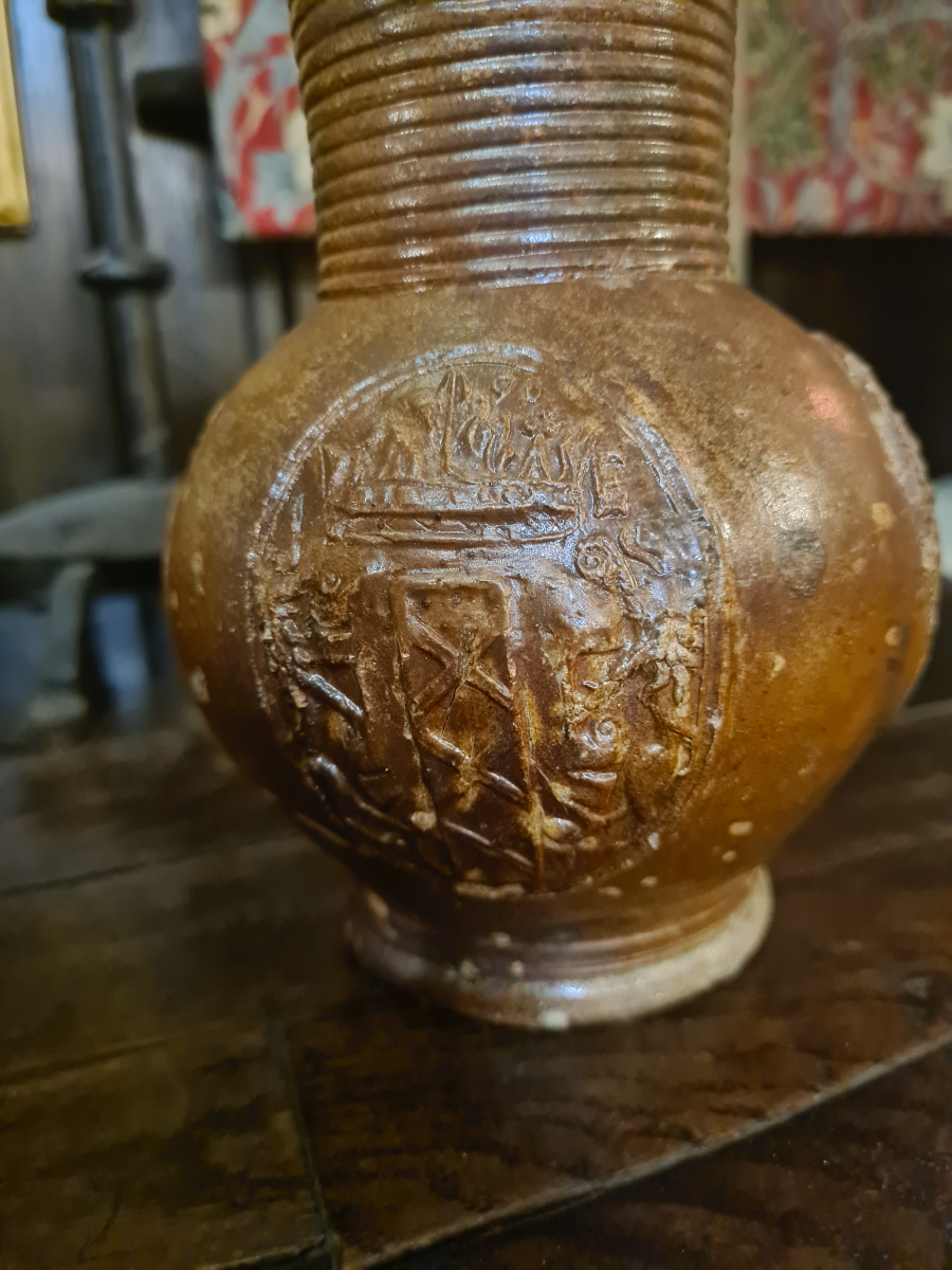 Discover our collection of 16th-century medallions, featuring the stunning 1588 Philippe Von Lomont. Admire intricate details like Amsterdam's coat of arms. Shop now!