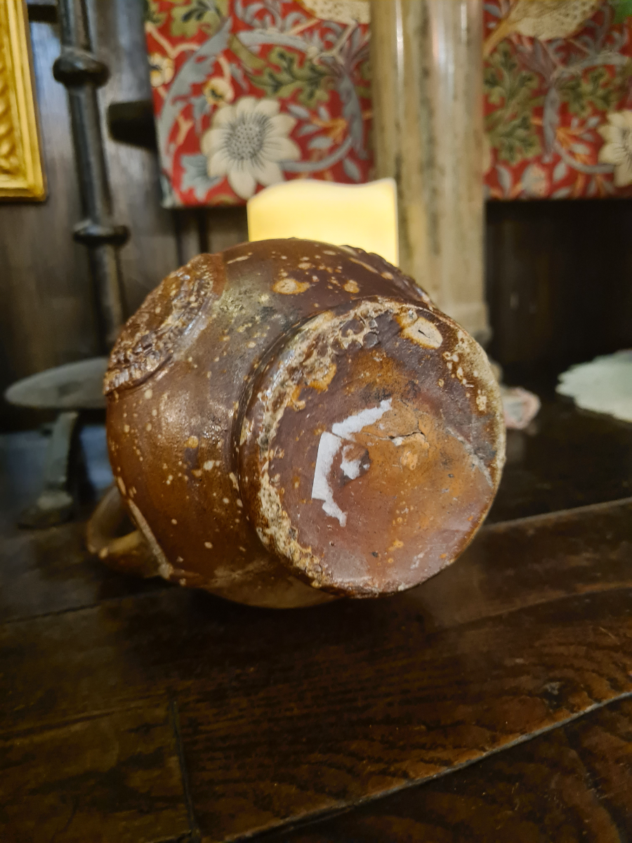 Discover our collection of 16th-century medallions, featuring the stunning 1588 Philippe Von Lomont. Admire intricate details like Amsterdam's coat of arms. Shop now!