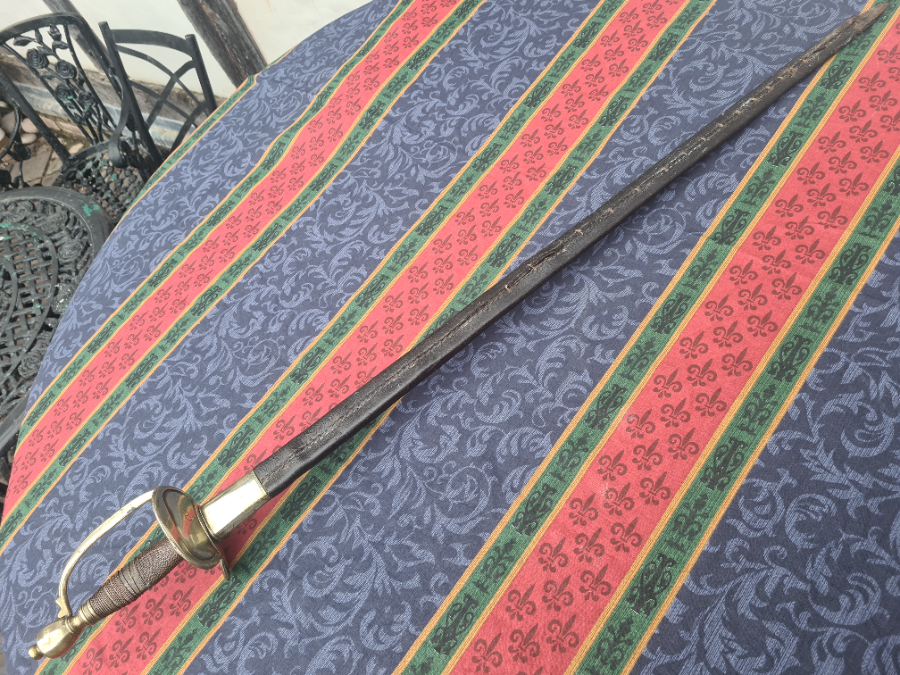 Discover our George III 1796 Pattern Sergeants Spadroon, complete with scabbard. Expertly crafted by Osborn, each blade is perfect for enthusiasts. Explore now!