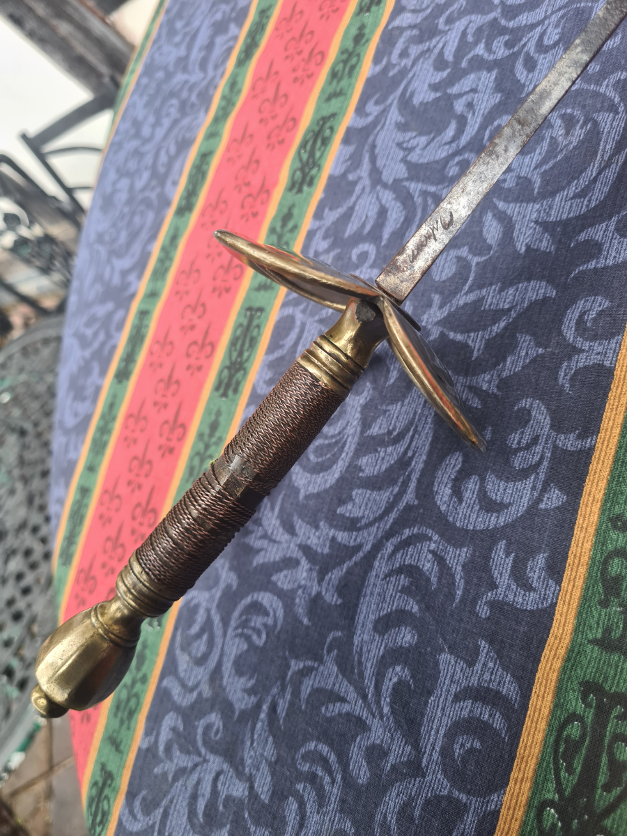 Discover our George III 1796 Pattern Sergeants Spadroon, complete with scabbard. Expertly crafted by Osborn, each blade is perfect for enthusiasts. Explore now!