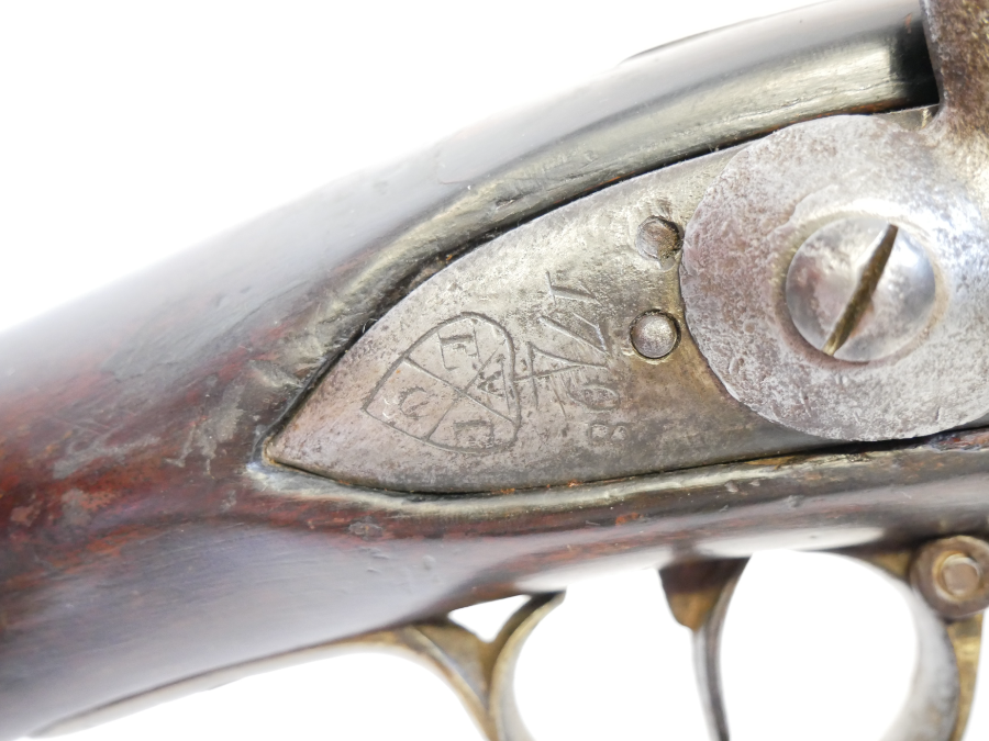 Discover the .750 Brown Bess Flintlock Musket from East India Company. Made in 1798, adorned with EIC crest, Indian arsenal marks and brass fittings. Explore now!