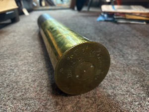 A lovely 1905  dated inert 18 pounder artillery round and case. Marked 1905 CS FFFF. Total length 57cm.