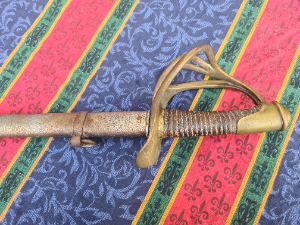 Discover our 1822 French Heavy Cavalry Sword, marked Chaterellaux and dated 1833. In good condition with an included scabbard. Buy now!