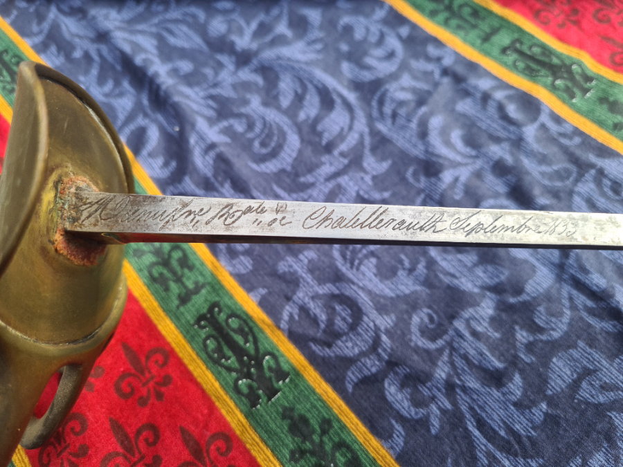 Discover our 1822 French Heavy Cavalry Sword, marked Chaterellaux and dated 1833. In good condition with an included scabbard. Buy now!