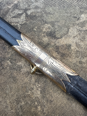 A lovely rare 1827 pattern Victorian Royal Navy claymore bladed sword retailed by Frederick Highatt of Gosport (1855-1905).

Some wear on the blade but mostly a very clean example of a rare variation of Royal Navy sword.

Total length 90cm.
Blade length 76cm.