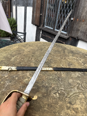 A lovely rare 1827 pattern Victorian Royal Navy claymore bladed sword retailed by Frederick Highatt of Gosport (1855-1905).

Some wear on the blade but mostly a very clean example of a rare variation of Royal Navy sword.

Total length 90cm.
Blade length 76cm.