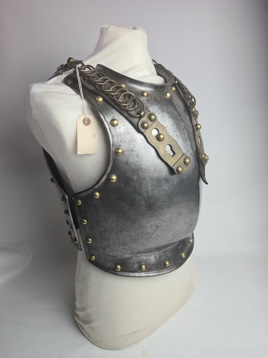 Discover our 1831 Belgian cuirass by Dechange, Leige, showcasing exceptional craftsmanship. Explore the history, enjoy detailed close-ups, and place your order today.