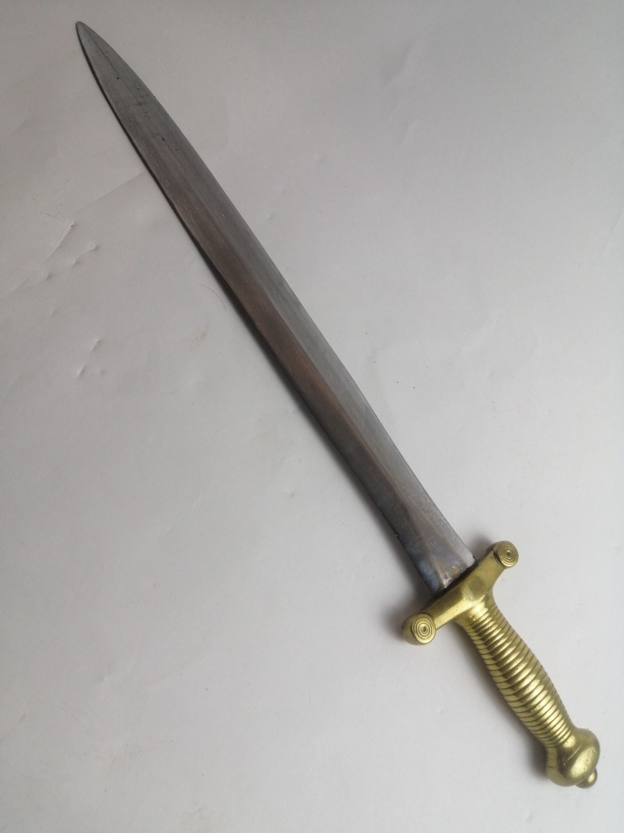 Upgrade your antique collection with our 1831 Pattern French artillery sword, modeled after Roman gladius. Discover the pristine condition. Shop now!