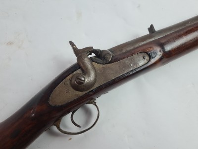 Discover our range of 1859-Pattern Indian percussion muskets. Shop now to find well-preserved pieces, fully functional with authentic markings on the barrel.