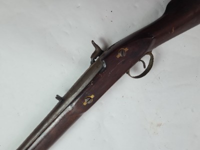 Discover our range of 1859-Pattern Indian percussion muskets. Shop now to find well-preserved pieces, fully functional with authentic markings on the barrel.