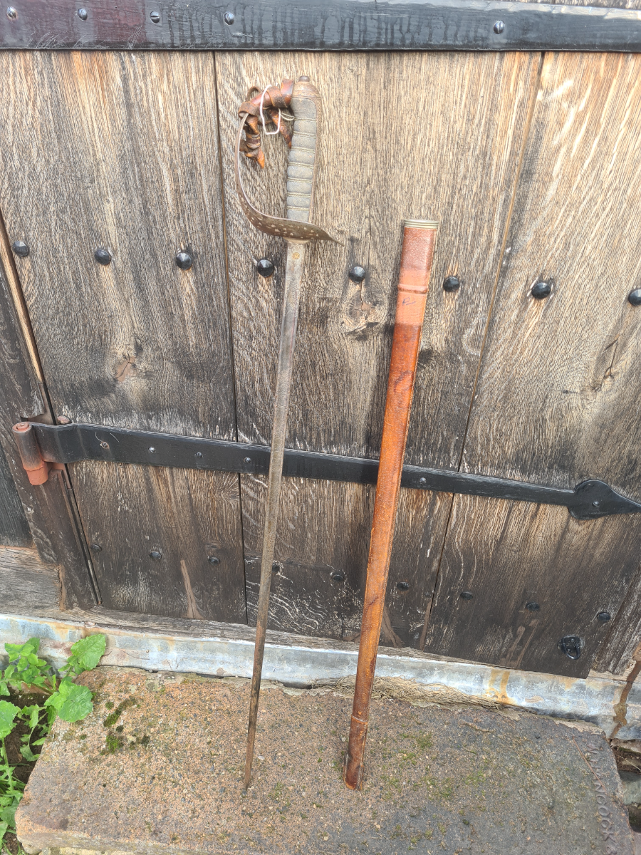 Discover our authentic 1897 George V Officers Dress Sword by T.G Phillips. Sourced straight from Dublin, it comes complete with a scabbard. Buy now.