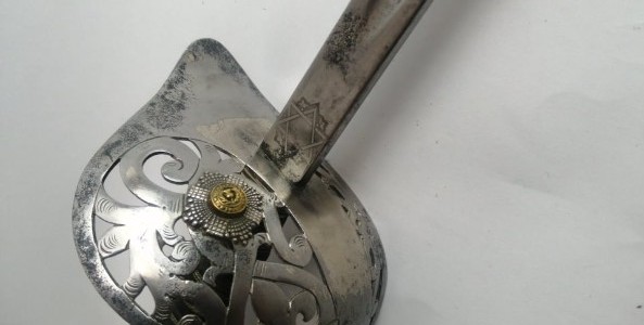 Discover our 1897 Victorian Indian officers sword, originally owned by a Regular officer and later used by the Calcutta Scottish Regiment. Features unique thistles insignia, queen's crown, and a historical badge. Shop now and own a piece of history!