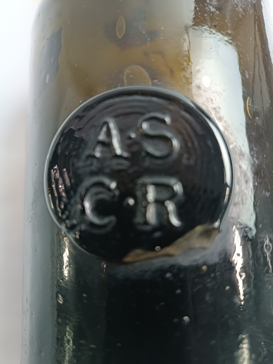 Discover our collection of late 18th century Oxford hand blown bottles. This circa 1796 model features an A.S C.R seal. A perfect addition to your antique collection. Shop now!
