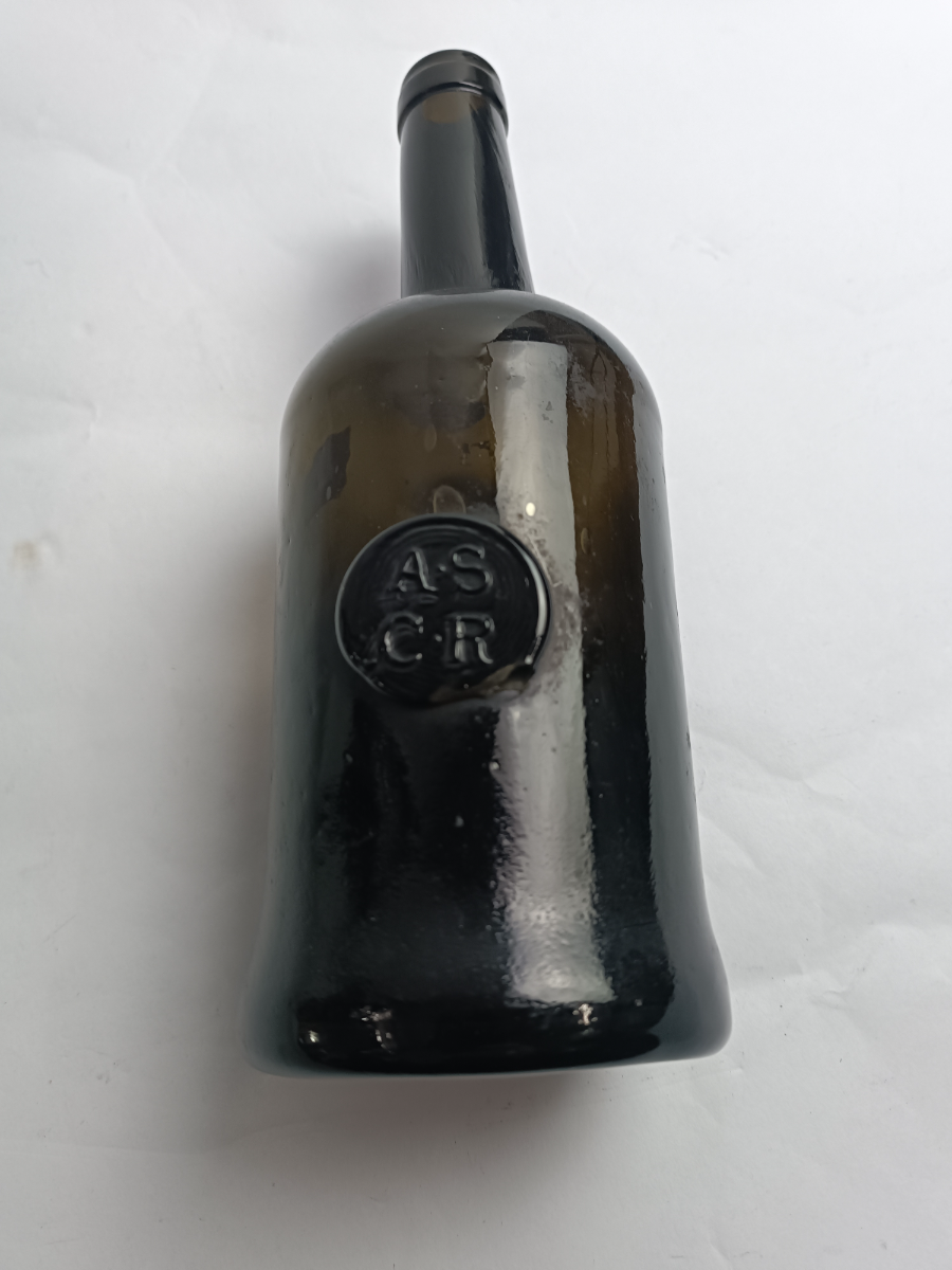 Discover our collection of late 18th century Oxford hand blown bottles. This circa 1796 model features an A.S C.R seal. A perfect addition to your antique collection. Shop now!