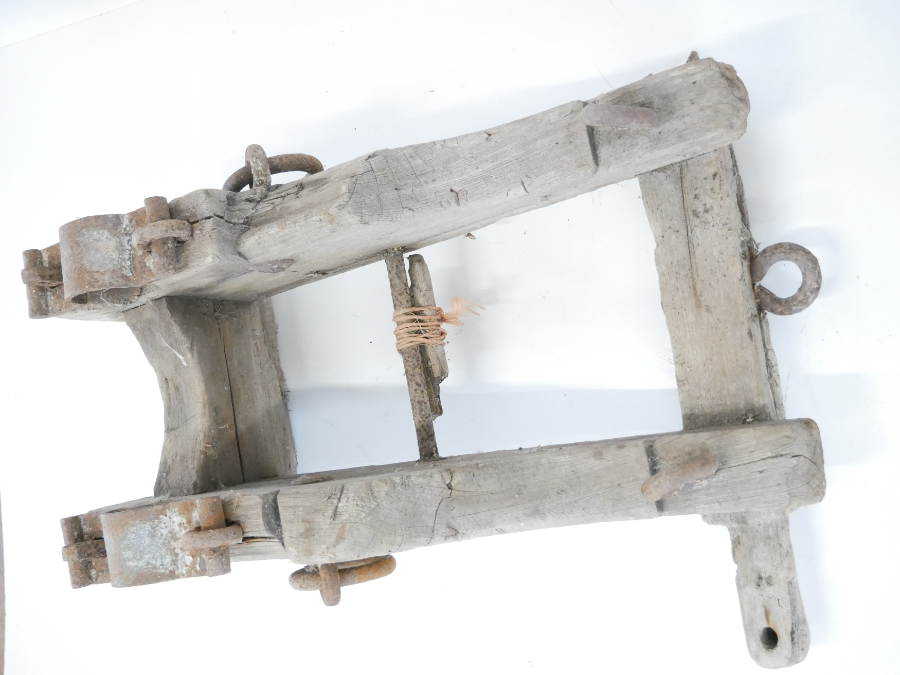 Discover our rare 18th-century Napoleonic cannon carriage! Made from oak with iron details, it's a unique piece of history. Explore its difference from 19th-century versions. Visit now!