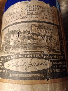 Shop vintage essence bottles from Arge Polak-Schwarzs Fabrieken, Zaandam Holland. Explore the unique 1904 collection of lemon essence containers. Buy now!