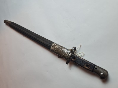 Explore authentic British 1907 bayonet, dated July 1915 with Enfield stamps. Buy now to own a piece of history, despite missing grip screws.