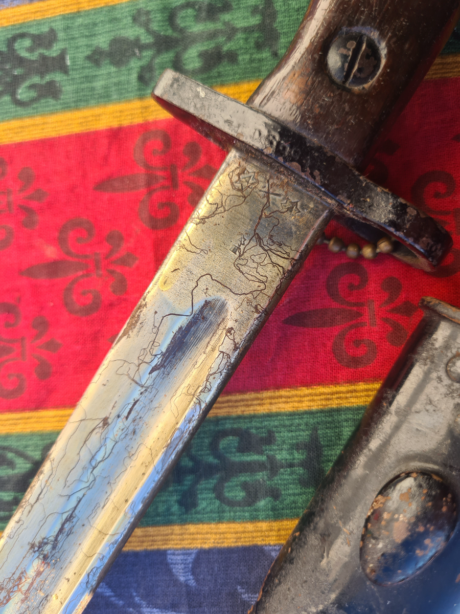 Discover our range of antique bayonets like the Australian 1907 model by Lithgow, complete with early stamps and scabbard. Shop now to add this 1919 piece to your collection.