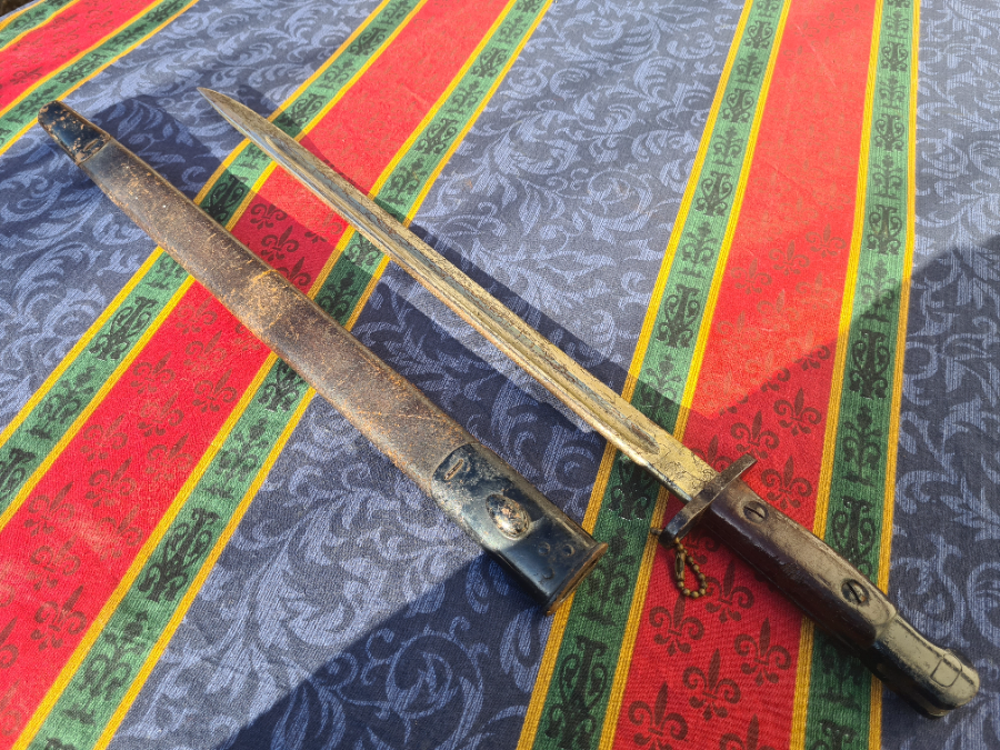 Discover our range of antique bayonets like the Australian 1907 model by Lithgow, complete with early stamps and scabbard. Shop now to add this 1919 piece to your collection.