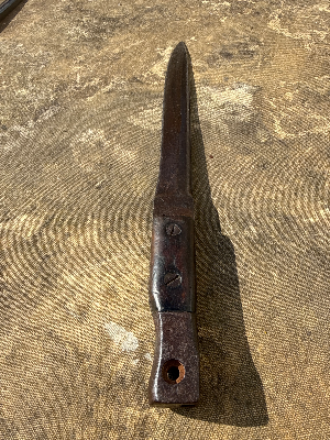 An interesting Ross rifle bayonet converted to knife.
