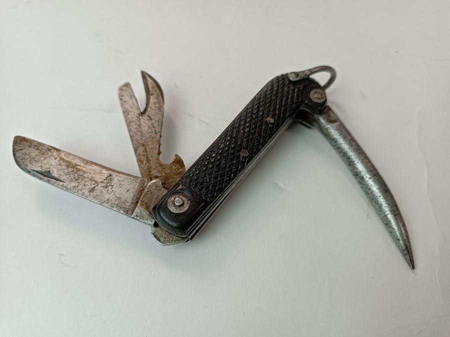 Discover our 1946 WD stamped pocket knife, expertly crafted by WMF Sheffield. Highly durable, uniquely designed. Shop now and own a piece of history.