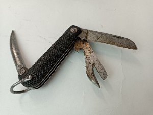 Discover our 1946 WD stamped pocket knife, expertly crafted by WMF Sheffield. Highly durable, uniquely designed. Shop now and own a piece of history.