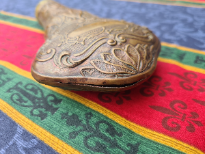 Discover our range of authentic 19th century copper powder flasks. In good used condition, perfect for collectors and history enthusiasts. Shop now!