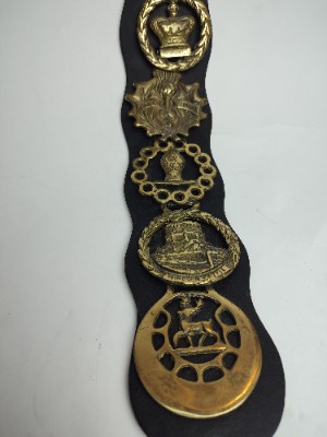 Discover our collection of Victorian horse brass on straps. Durable & quality guaranteed. Shop now and add a vintage touch to your equestrian gear!