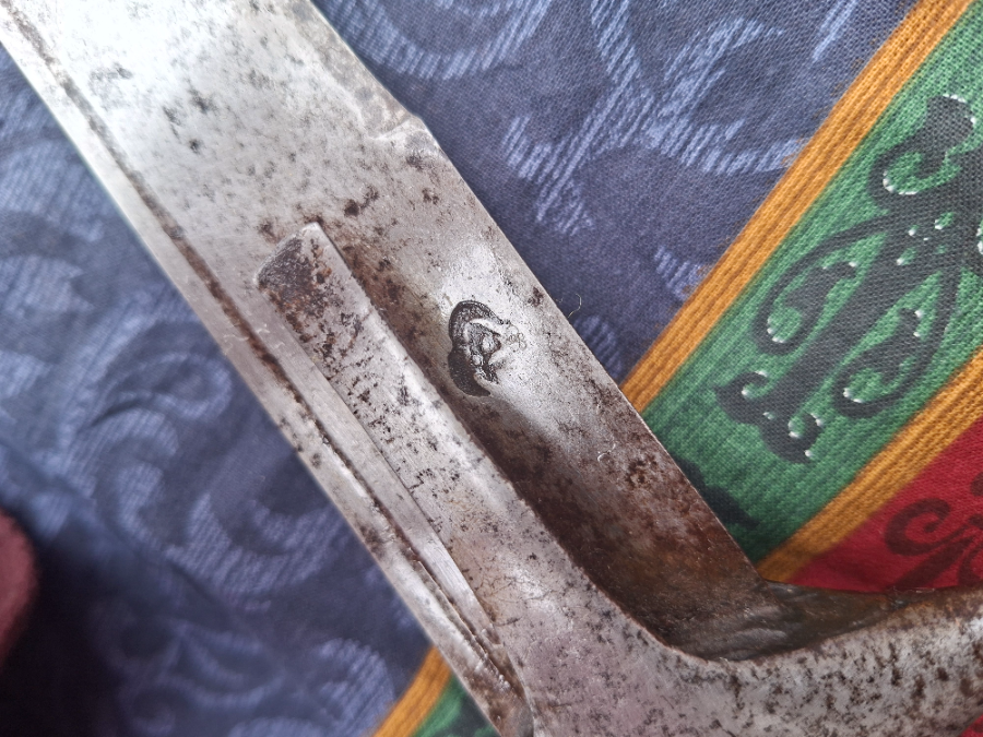 Discover our historical 18th/19th-century munitions-grade tulwar from North India featuring unique armoury proof marks. Explore now for superior quality collectibles.