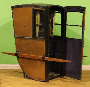 Discover our rare 19th-century English Sedan Chair! Partially refurbished but requires some restoration. Embrace the charm of history with your purchase today!